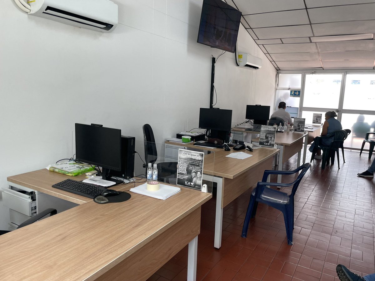 glospaisas's tweet photo. Complementemos, uno de los funcionarios llega a las 10:00am y si. Las 12:04 y se fue a almorzar.

Precario el servicio del ICA https://t.co/nLmfkPpK8m