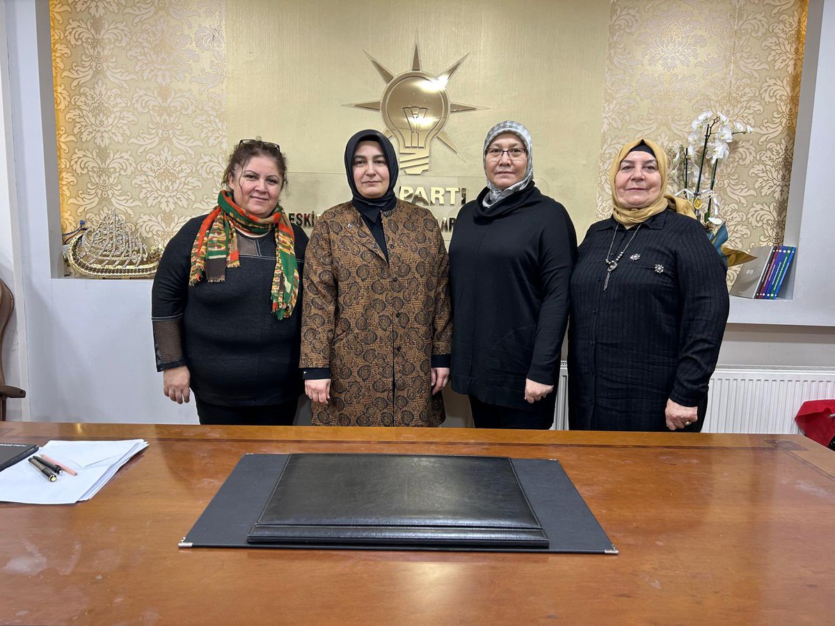 İl Kadın Kolları Başkanı Feriha Ertorun’u makamında ziyaret ederek, hayırlı olsun dileklerinde bulundum.

Kendilerine misafirperverliği için teşekkür eder, yeni görevinde başarılar dilerim.