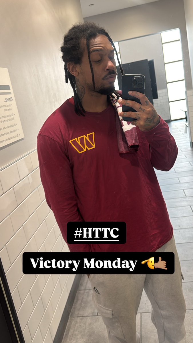 AsaadDaVocalist's tweet photo. Donโt it feel good to say HAPPY VICTORY MONDAY TO #CommandersNation ๐ฎโ๐จ๐ค๐ฝโผ๏ธ WHY NOT US โผ๏ธ #HTTC #RaiseHail ๐๐ฝ #DIVISONALROUND https://t.co/iDeaubFflH