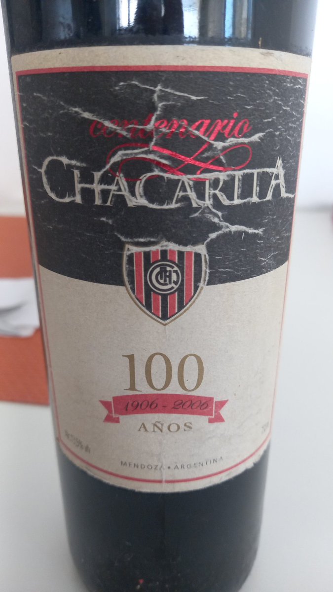F_D_Reina's tweet photo. @RabiAndy @CatenaMalbec @alevigilmalbec Nada como esta botella Andy!!! Abrazo funebrero❤️🤍🖤 https://t.co/0i58jBS7Ob