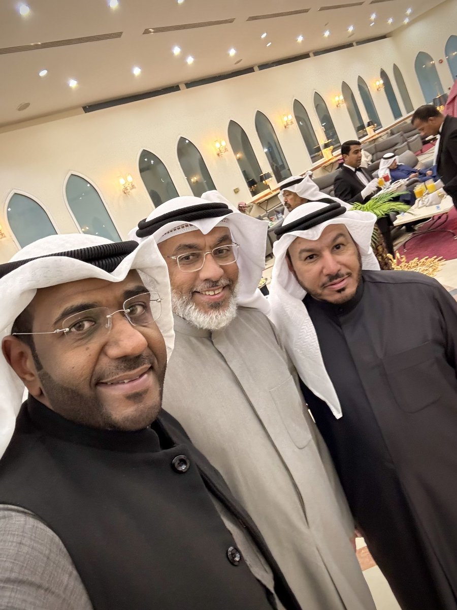 engkhaled2010's tweet photo. مع زملاء الدراسة م.مساعد الصرعاوي وم.ابراهيم الريش وم.سعود الحجرف بعرس (الريش) ،،عسى الله يديم عليهم الافراح 🎉 https://t.co/iOyF26wKbg