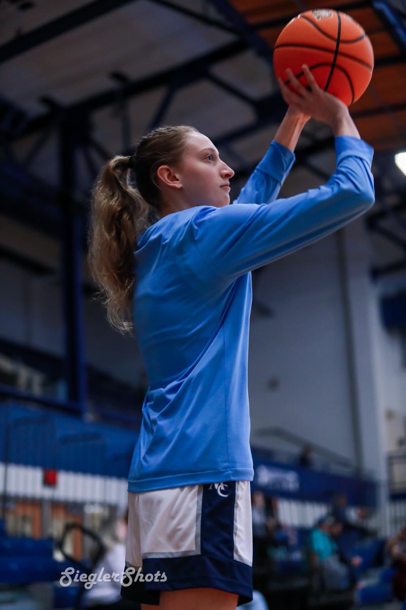 Marietta_WBB's tweet photo. ✨Alumna Birthday✨

PioNation! We need your help to wish @OGribble a very happy birthday!!

We hope you have a great day Gribbs! Send us some of that warmer Texas weather☀️ https://t.co/7RMO7yD8Wl