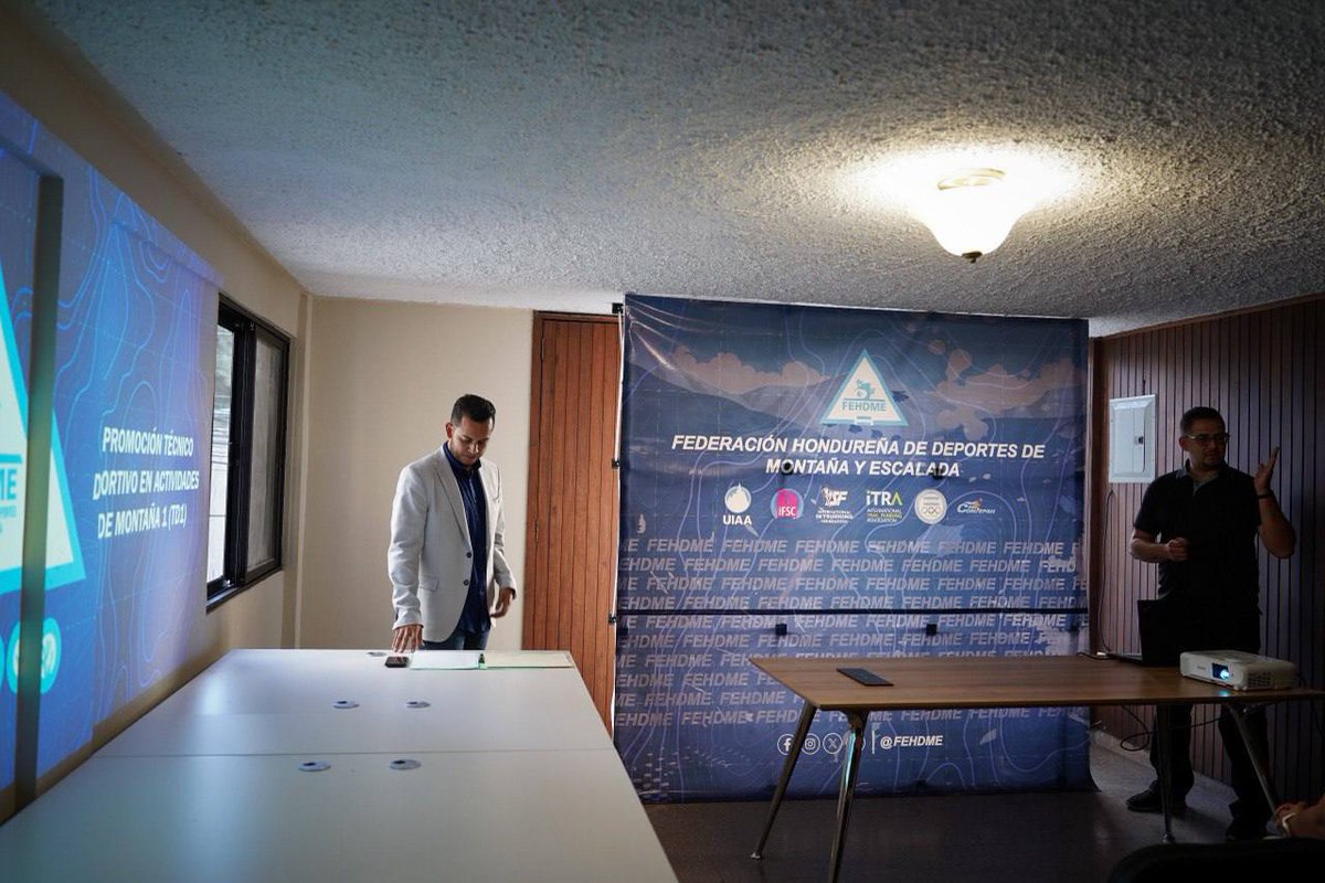FEHDME's tweet photo. 🎓  II PROMOCIÓN DEL TÉCNICO DEPORTIVO EN ACTIVIDADES DE MONTAÑA (TD1) Con orgullo informamos la graduación de 11 técnicos especializados, quienes completaron módulos avanzados en montañismo y escalada. Este logro marca un paso más hacia el fortalecimiento de la FEHDME🏔️ https://t.co/nWmmvb0xf3
