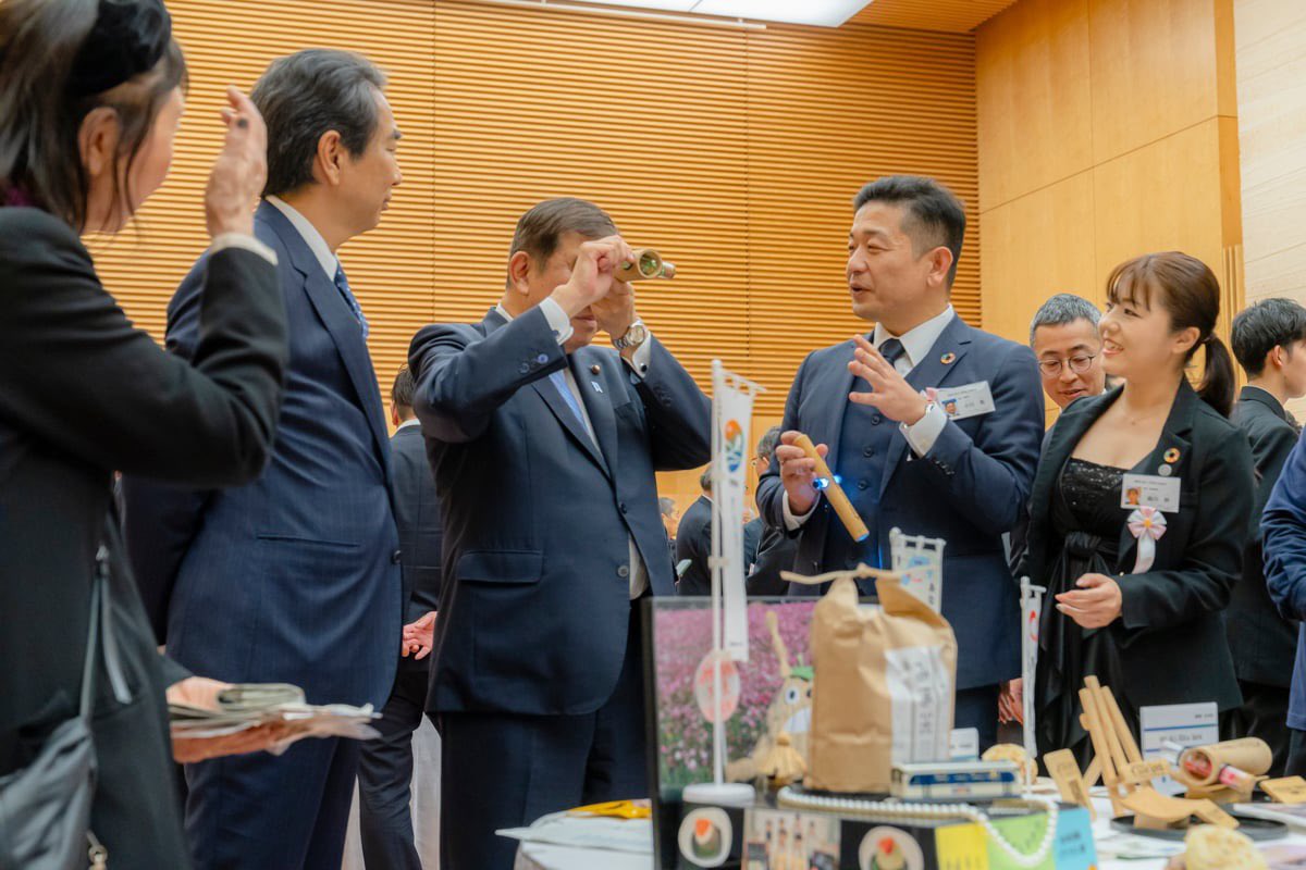 ThanksMap's tweet photo. NPO法人SDGs Spiral🌈
石破首相、林官房長官、江藤農林水産大臣、伊東内閣府大臣、青木内閣官房副長官、佐藤内閣官房副長官、阪田内閣官房副長官補など多くの大臣に当法人の活動と活動を紹介させていただきました✨ https://t.co/J2BUeg9dxB