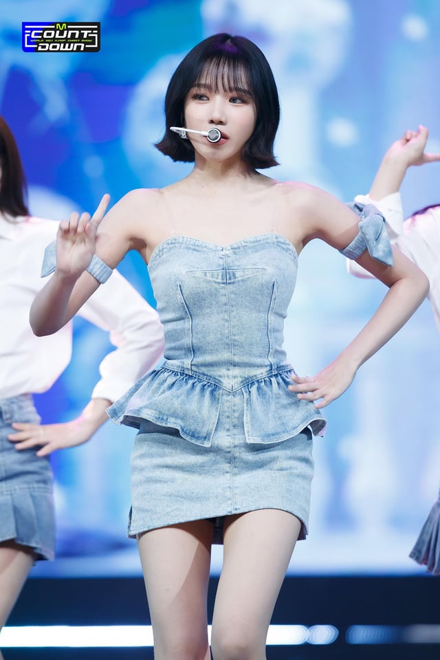 KpopGG_fashion's tweet photo. JO YURI "GLASSY" LIVE
-
Denim dress - Isabel Marant (SGD $860)
Bow detail dress- Maison Wester ($532)
-
#JOYURI #glassy #JOYURI_GLASSY #IZONE #SquidGame2 #KimJunHee #조유리 #아이즈원 #김준희 #오징어게임2 #kpopfashion #izonefashion #izonefashion_NatssieJ @JOYURI_offcl https://t.co/RZxq29Vavr