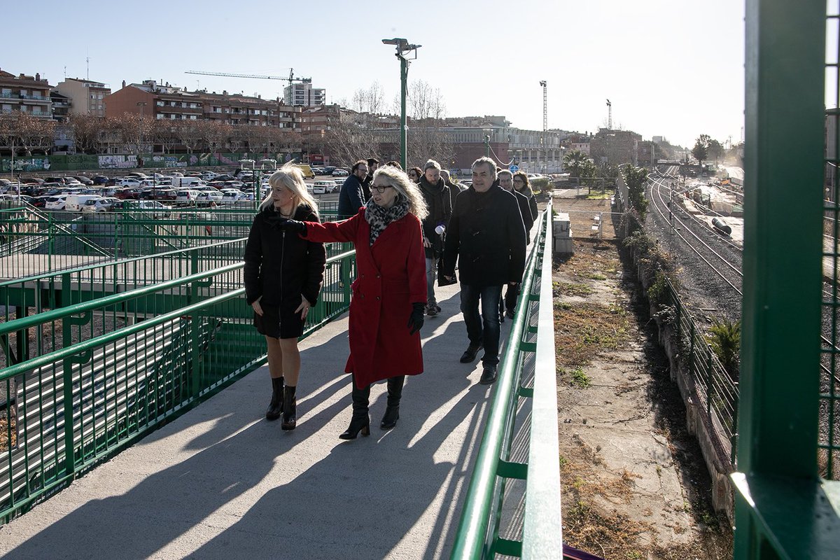 govbarcelona's tweet photo. 🏥 La delegada @socpilardiaz ha visitat els espais on s'ubicaran el nou CAP Rambla i el futur CUAP de Sant Feliu de Llobregat.

🤝 També s’ha reunit amb l’alcaldessa @BorrellSF. 

🔗 https://t.co/SJi0IuEgXx 

📷 @ajsantfeliu https://t.co/KL3X7Fe6Ec