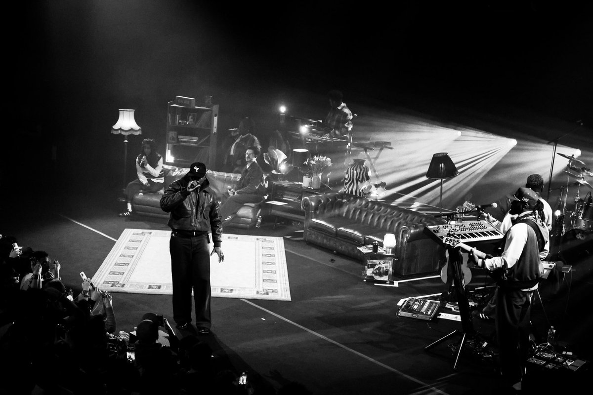 Je drop ces 4 photos de <a href="/PrinceWalyfils/">WALYGATOR 🦖</a> à la philharmonie de Paris et je coffre le reste des images pour plus tard.