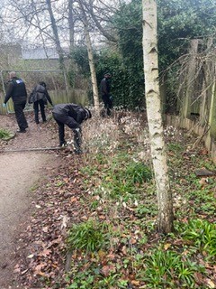 MPSArsenal's tweet image. Thanks to @ParkguardLtd @IslingtonBC and our friends at the Ecology Centre for assisting us with a joint weapon sweep inside Gillespie Park. We will continue to patrol and target the park for ASB and drug use