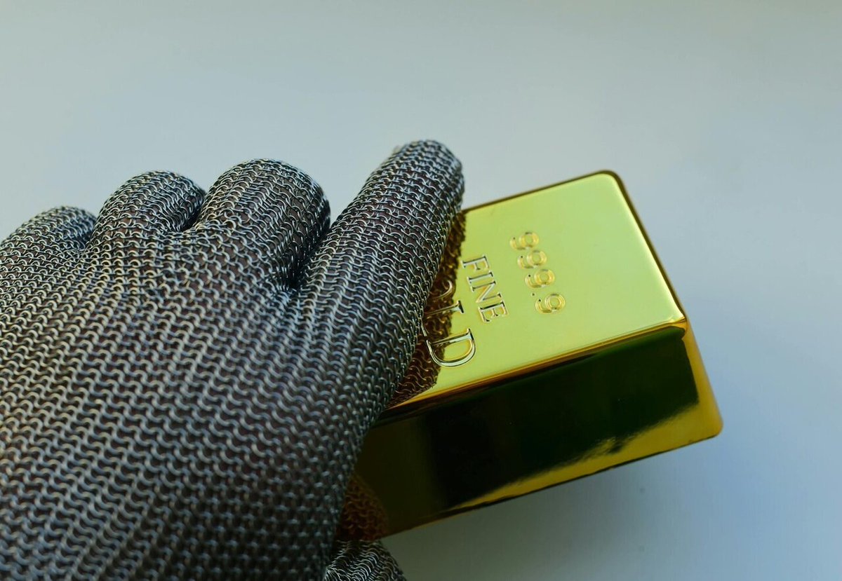 worldgoldday's tweet photo. 📉 Gold Slips After Record Highs in Euro and UK Markets

Gold prices dipped by 0.7% on Monday after hitting fresh record highs in both Euros and British Pounds. Let’s break down what happened and why this matters to gold enthusiasts and global investors … https://t.co/tDUF1RP3Am https://t.co/2EyRY4UtEx