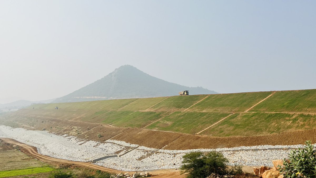Reddyy_vibes's tweet photo. Thank you jagananna @ysjagan For constructing Kaletivagu Reservoir In pulivendula constunecy Chakrayapet mandal Thakkallapalli....

it helps lot of villages in Rayalaseema 🫡🫡🫡
Thank you @ysjagan @YSRCParty

#YSJaganMark #Pulivendula https://t.co/amTzx6Rzo5