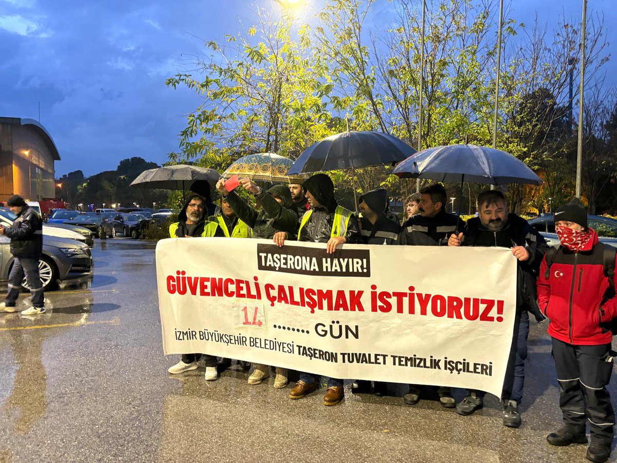 ibbtaseronisci's tweet photo. İzmir Büyükşehir Belediyesi Meclis Toplantısı önündeydik.
Hakkımız olanı alana kadar mücadelemiz devam edecek. https://t.co/NEzTEo0AkB
