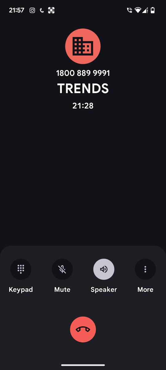 ManikRohan's tweet photo. These people wont deliver the product on time, now will they pick it up on time. i even raised the issue with your customer care number. Photos Attached. @AjioCares @AJIOLife . Do what's necessary. Either give me a genuine pair or process my refund. (4/n) https://t.co/bHzn2PywGP