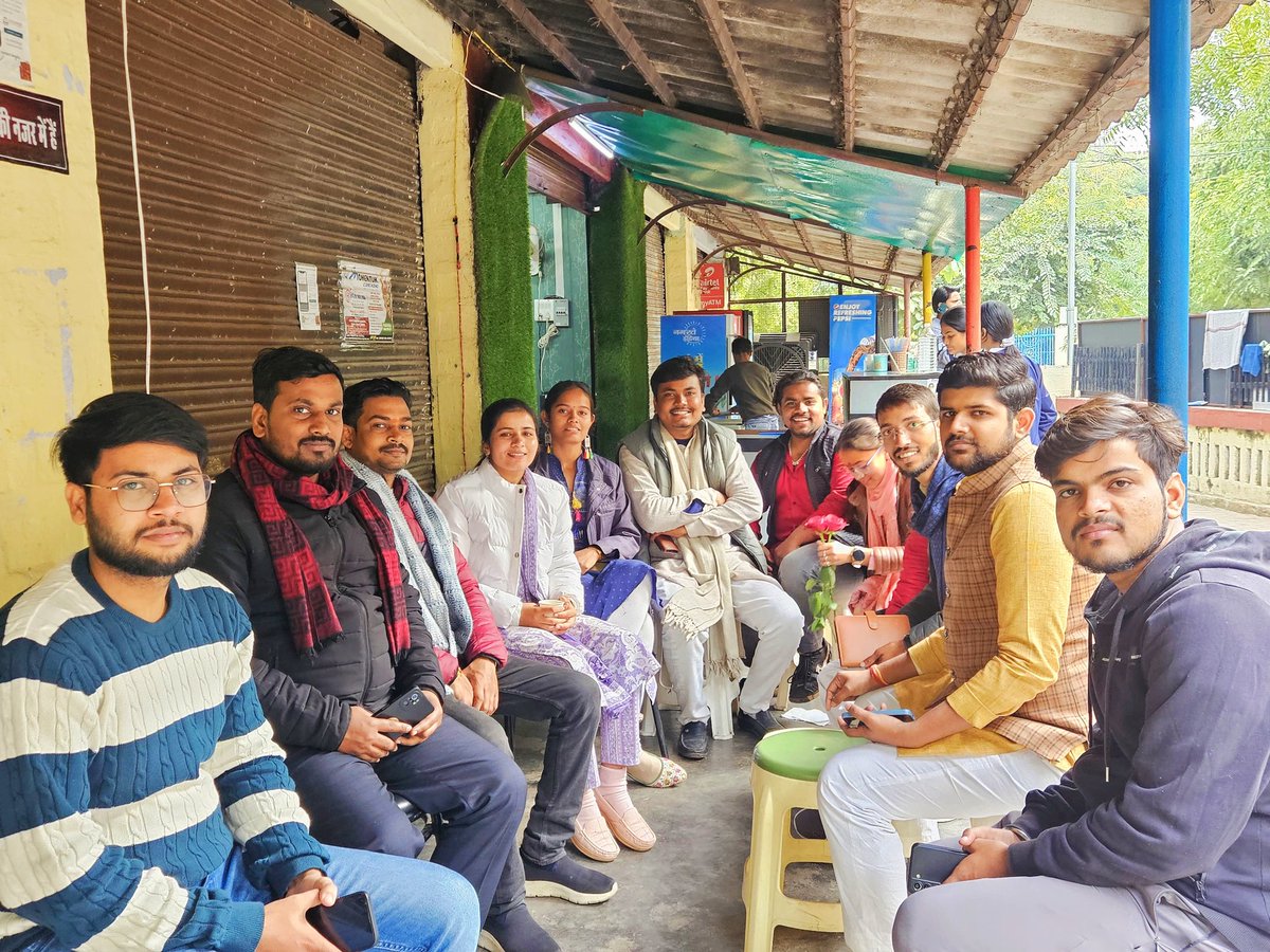 DhirendraSing97's tweet photo. @ABVPVoice 
बुन्देलखण्ड विश्वविद्यालय झांसी, कानपुर प्रांत में प्रांत मंत्री सुश्री शिवाराजे बुन्देला जी प्रांत सहमंत्री  हर्ष सिंह जैन जी विश्वविद्यालय इकाई अध्यक्ष हर्ष शर्मा जी व प्रांत सोशल मीडिया प्रमुख  हिमांशु जी के साथ विश्वविद्यालय के कार्यकर्ताओं से मिलना हुआ, https://t.co/cPFLy0vdg7