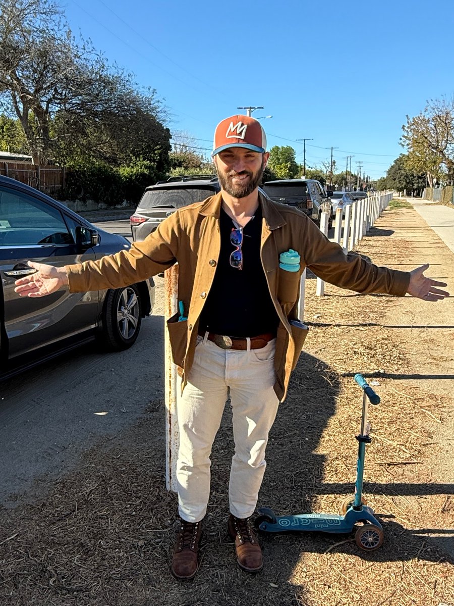 Who said fashion isn't functional <a href="/dieworkwear/">derek guy</a>? Putting that chore jacket to work with kids' water bottles while they bike.