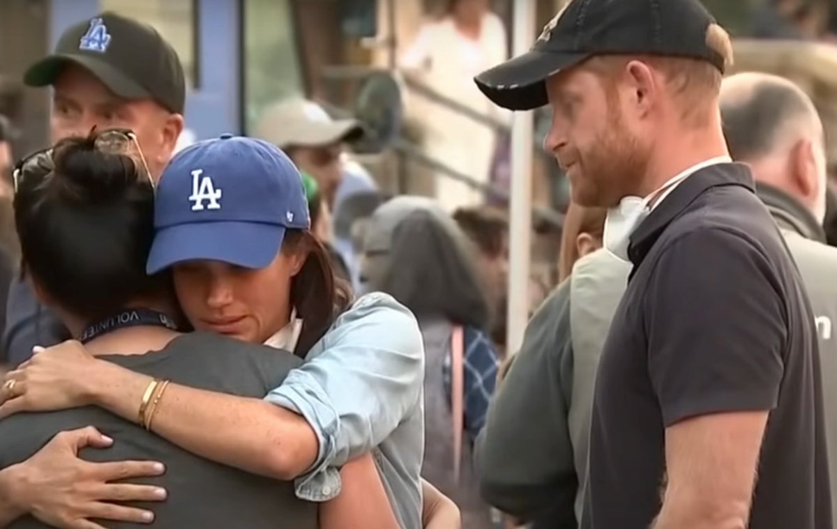 HelloCanada's tweet photo. Meghan Markle and Prince Harry spent their weekend visiting the World Central Kitchen in Pasadena to help distribute food and supplies to victims of the LA fires. Mayor Victor Gordo told Fox News that “no one knew they were serving food with masks” and it was not for “publicity”. 📷: CBS News #princeharry #meghanmarkle