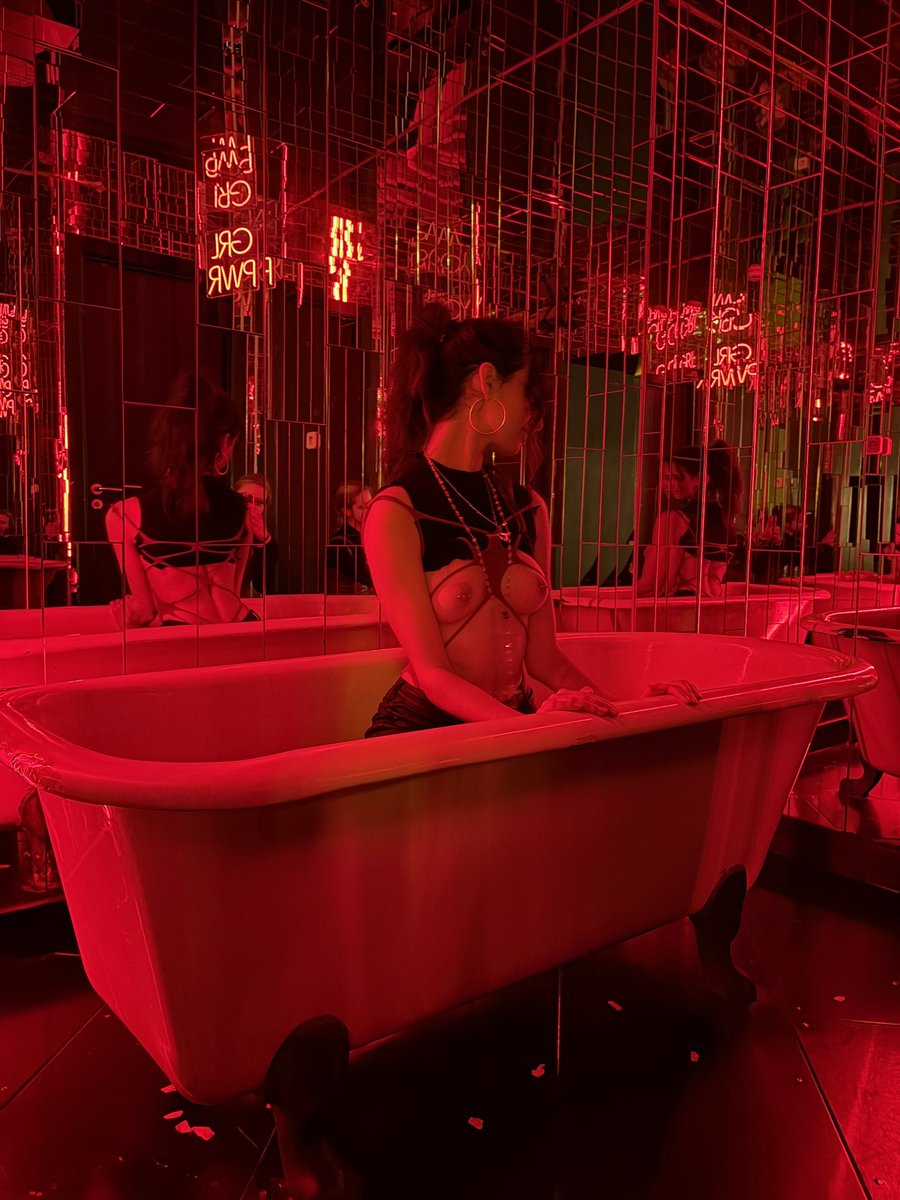 esta noche directo muy especial por mi cumpleaños, no os lo perdáis <a href="/amateur_tv/">Amateur.tv Official</a> 😍😍😍😍