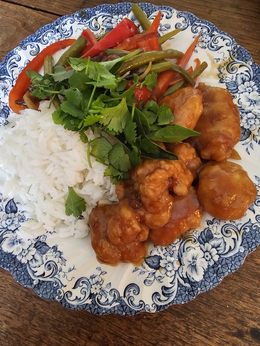 Titmousie2's tweet photo. My recreation of #EmpressChicken from a takeout near us
๐ฅฐ served with homemade #hotchilioil https://t.co/bQ004RWfR3