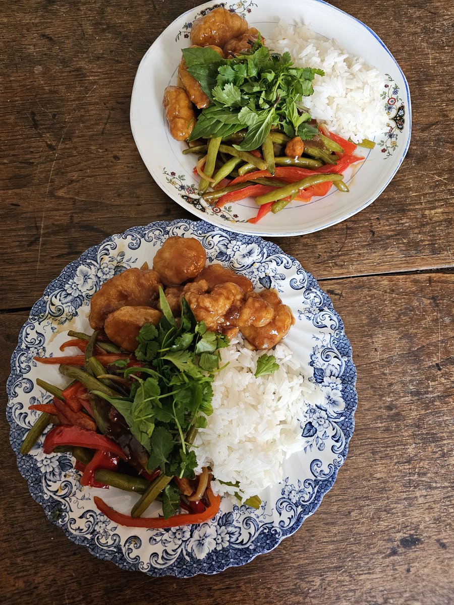 Titmousie2's tweet photo. My recreation of #EmpressChicken from a takeout near us
๐ฅฐ served with homemade #hotchilioil https://t.co/bQ004RWfR3