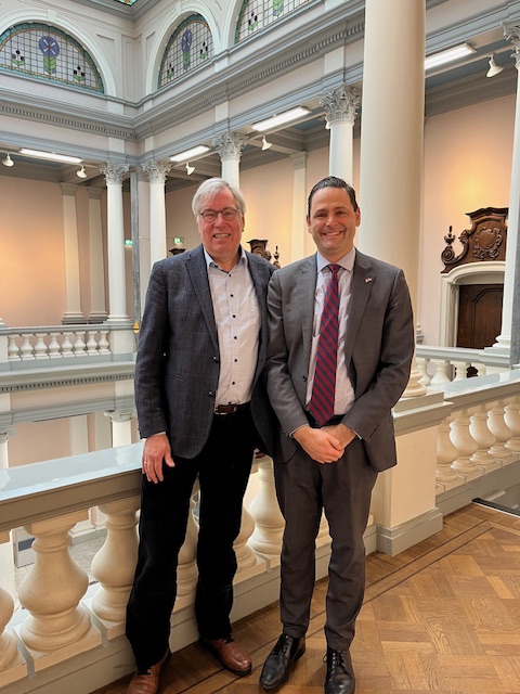 A pleasure to be at the beautiful <a href="/UniUtrecht/">Utrecht University</a> to speak about #transatlantic relations, 🇨🇦Canada’s special friendship with the 🇳🇱Netherlands, and preserving the memory of the Second World War. Thanks to <a href="/JacobVerheul/">Jaap Verheul</a> and his class for the conversation