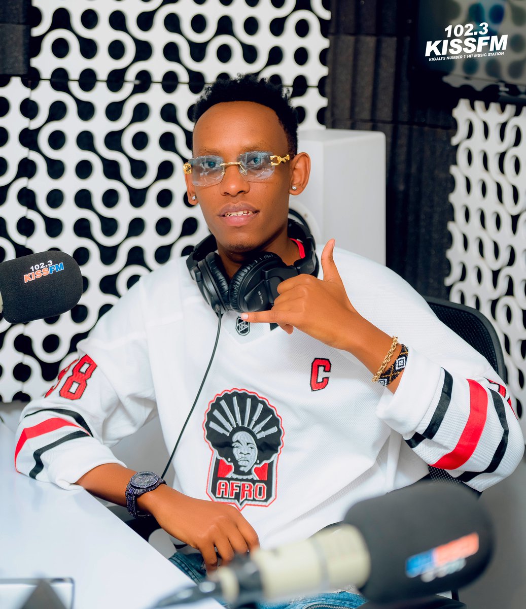 1023KISSFM's tweet photo. Aka kanya turi kumwe n'umuhanzi @mulix_music1 watuzaniye indirimbo nshya ๐ฅ๐ฅ๐
Umva #kissdrive ๐
#drivewithaustin https://t.co/pXNFlzzNJ7