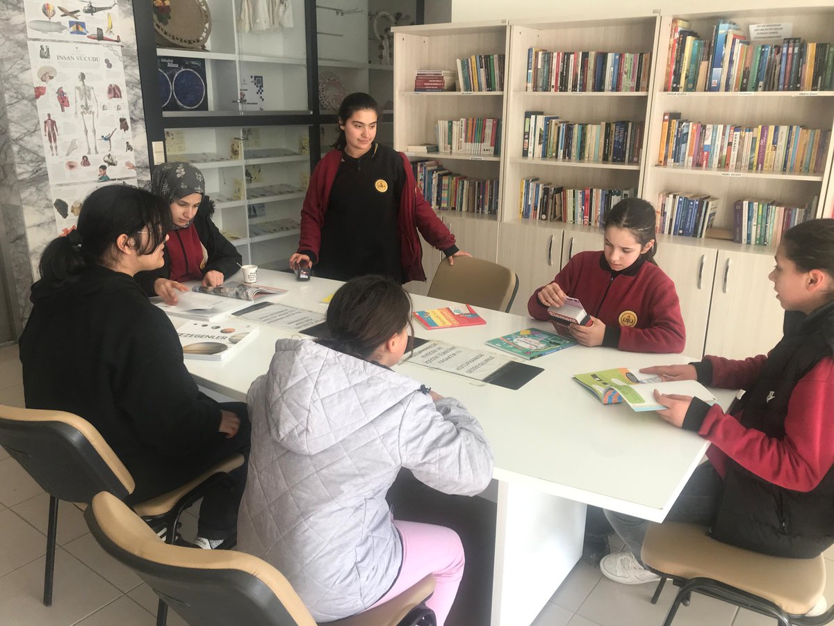 Tunceli Çemişgezek Gençlik Merkezi (@gsb_cemisgezkgm) on Twitter photo Kitap Okuma Hakkalarımız devam ediyor.Hedefimiz daha çok gencimize ulaşarak , Okuma alışkanlığı kazandırmak.<a href="/gencliksporbak/">Gençlik ve Spor Bakanlığı 🇹🇷</a> <a href="/oa_bak/">Dr. Osman Aşkın Bak</a> @aytackeklik #kitapokumahalkaları Kitap Okuma Hakkalarımız devam ediyor.Hedefimiz daha çok gencimize ulaşarak , Okuma alışkanlığı kazandırmak.<a href="/gencliksporbak/">Gençlik ve Spor Bakanlığı 🇹🇷</a> <a href="/oa_bak/">Dr. Osman Aşkın Bak</a> @aytackeklik #kitapokumahalkaları