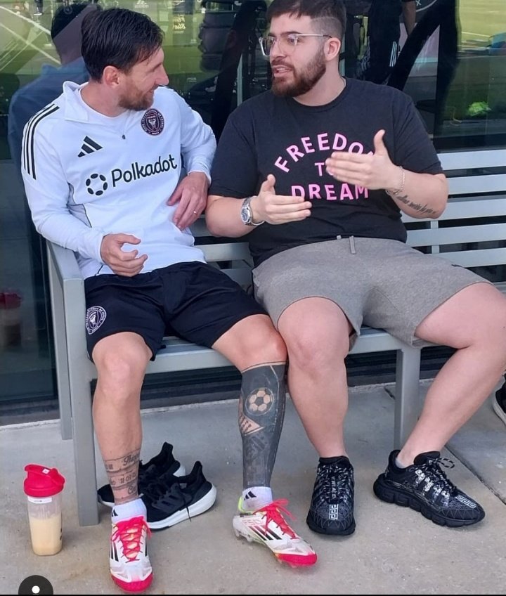 Con la atención que lo escucha MESSI el verdadero quien pudiera