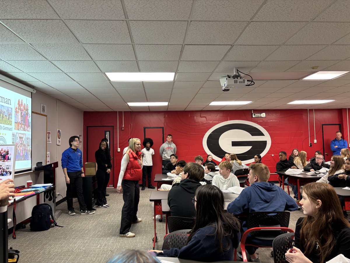 GEWorldLangs's tweet photo. Meeting our future Rams! What language are YOU learning? https://t.co/PGXMd1P1xm