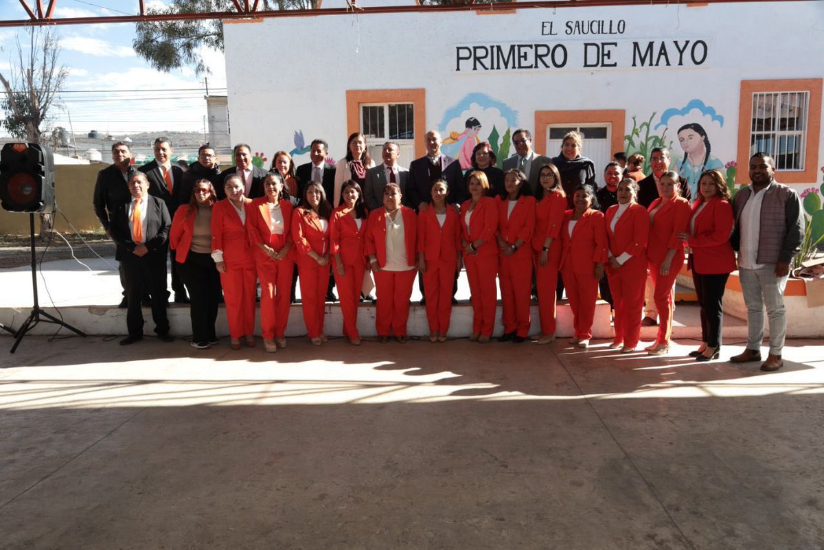 Cada semana, nuestras escuelas rinden tributo a los símbolos que nos dan identidad como mexicanas y mexicanos, así como a las heroínas y héroes. Este #LunesCívico, junto a la comunidad de la Escuela Primaria “Primero de Mayo” y con el grupo 4° "B" como anfitrión, recordamos una