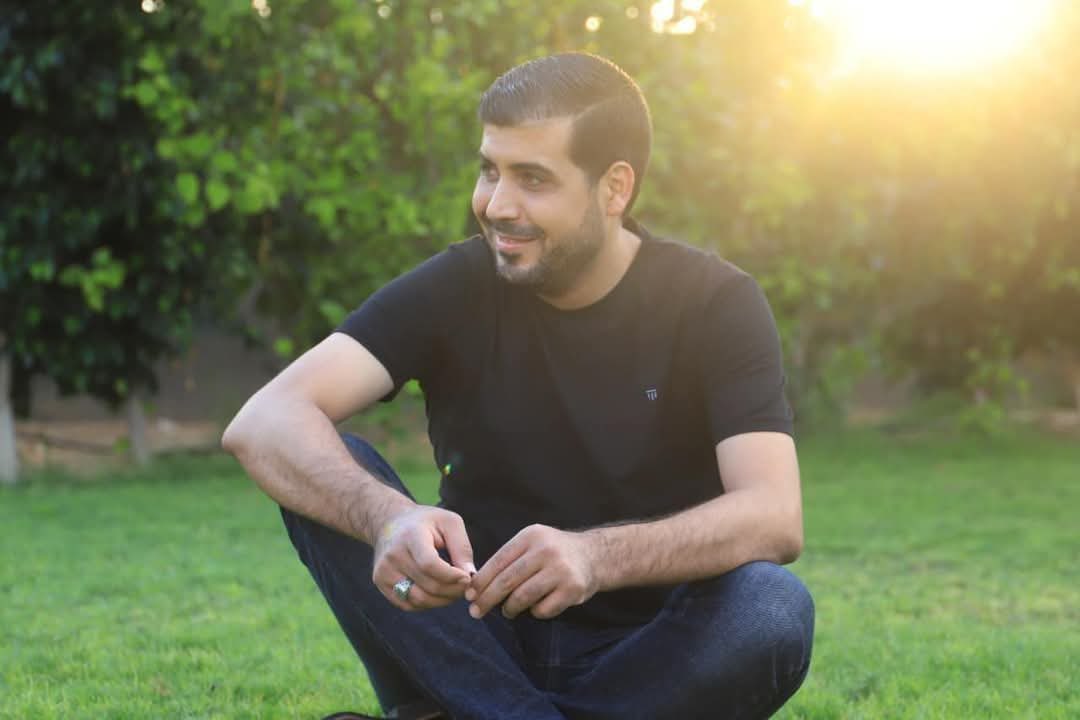 الله يجبر كسرنا فيك يا أبو مالك ..

الأخ الحبيب إسماعيل رمضان هنية (أبو مالك)، ريحانة القلب ومهجة الفؤاد شهيداً مرابطاً على ثرى مدينة غزة ..

لقد والله خسرنا آية من آيات الله، ونسمة من أرق النسمات التي خلقها الله ..