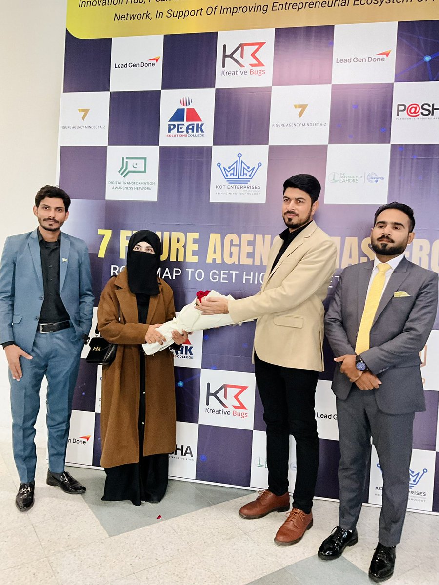 hydernotes's tweet photo. Thankyou ! 7-Figure Agency Mindset A-Z for hosting the masterclass at the University of Lahore. It was worth listening to Hamid Mahmood,Umer Hadeed Sultan and Umair Amjad. Thank you Usman Raza Jolaha for welcoming me and organising such a great event. https://t.co/934Xnj6bfV