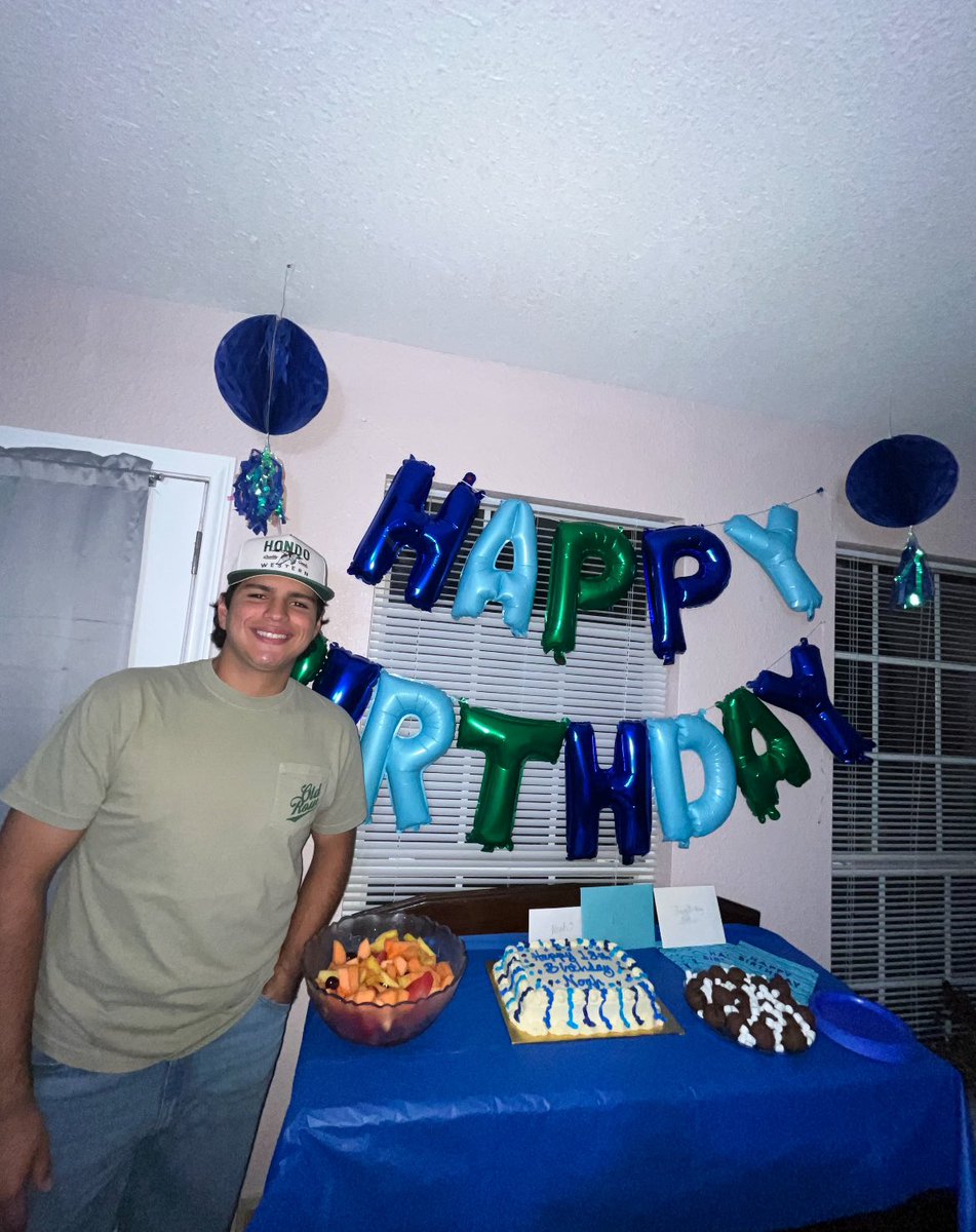 DavidJenGarcia1's tweet photo. @NoahGarcia1515 have a wonderful blessed day!!! The big 18!!!!! 🎉🥳💪 https://t.co/vT5RxcNgQy