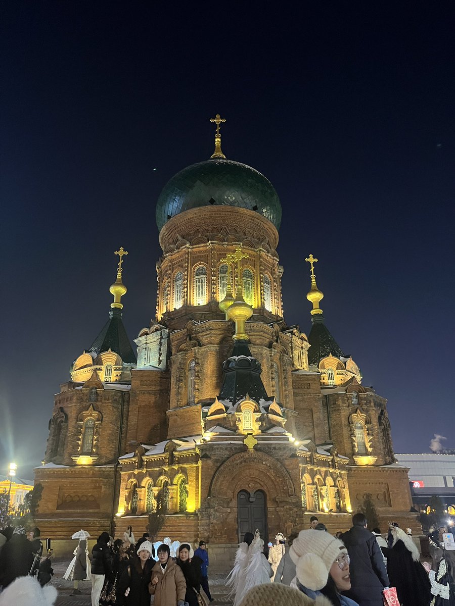 InqiyadP's tweet photo. 4. Harbin - a city influenced by Russian architecture. Fed tigers and partied at -20 degrees while watching structures built with ice. https://t.co/GkZRgOsuc0