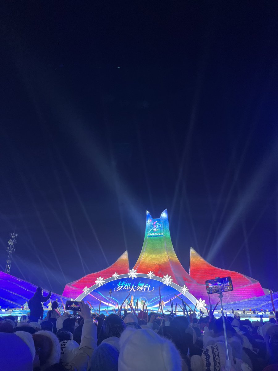 InqiyadP's tweet photo. 4. Harbin - a city influenced by Russian architecture. Fed tigers and partied at -20 degrees while watching structures built with ice. https://t.co/GkZRgOsuc0