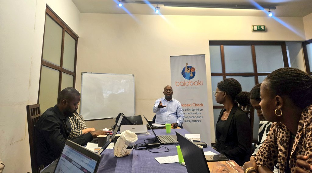 BalobakiCheck's tweet photo. #BuildingBalobaki | La retraite annuelle de https://t.co/nLFdUrzx2s a été honorée d'échanger avec @NickElebe sur l'esprit associatif et l'engagement communautaire. Son expérience est un grand atout pour #Construire et #Grandir une communauté. #Coaching #FactChecking https://t.co/qickCjBpkb