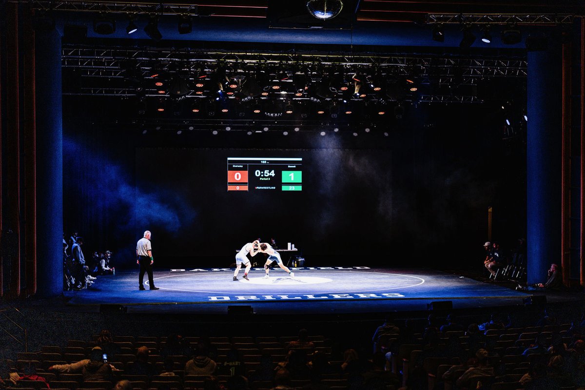 On Wed at 6pm in the Harvey Auditorium, No. 10 Bakersfield hosts No. 8 Esperanza in one of the best dual meets in the state.

You can come see 25 state-ranked wrestlers, led by BHS senior Beau Priest (No. 2 at 157) and the top 106-pounder in the nation, Sam Sanchez from Esperanza