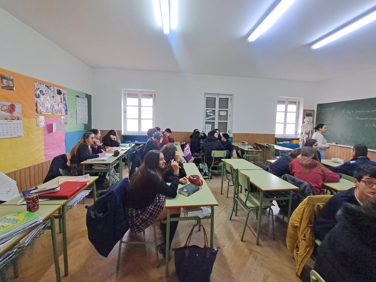ColegioRafaelaM's tweet photo. ¿Diferentes, distintos, diversos? Sí, pero nunca dis-capacitados. 
Estos y otros temas trata el taller “La diversidad como fortaleza” que  van a realizar los alumnos de la ESO 
#diversidad #respeto #valores #yosoydelrafaelamª #crecemosenvalores https://t.co/1S3g5W7UVX