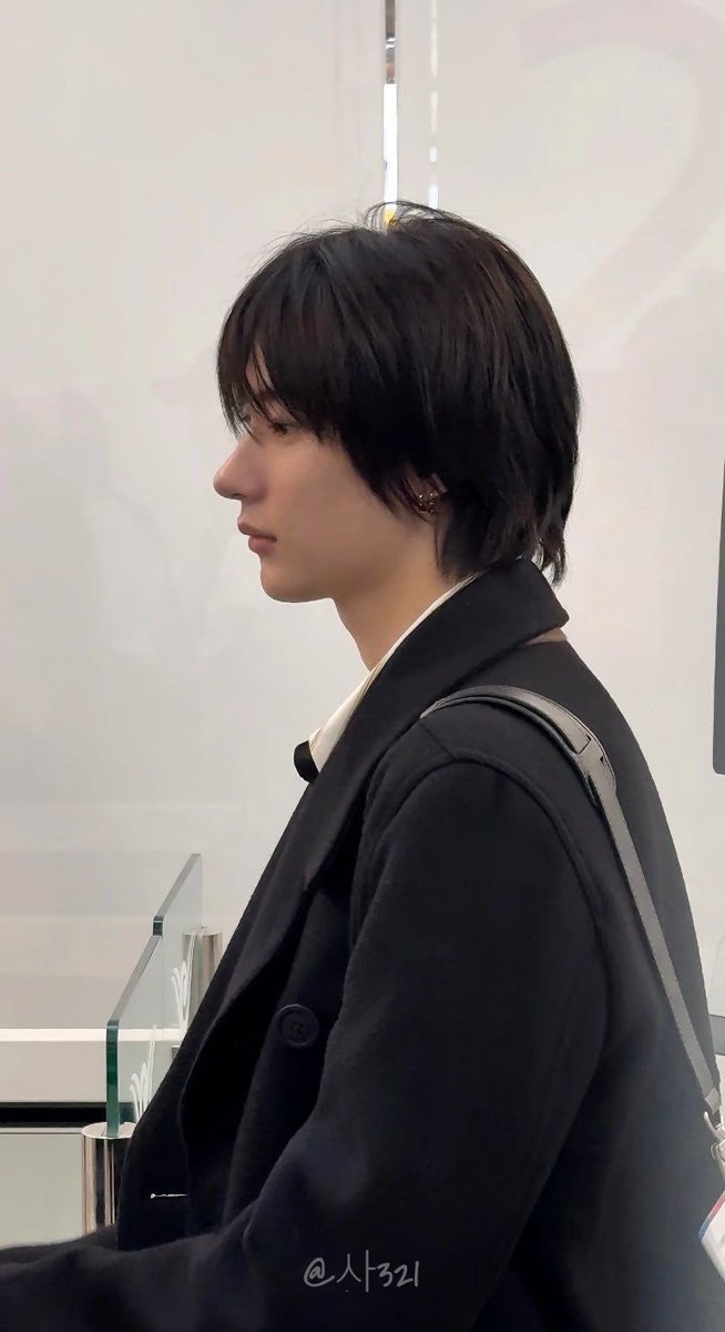 ever seen a man so pretty that you start crying