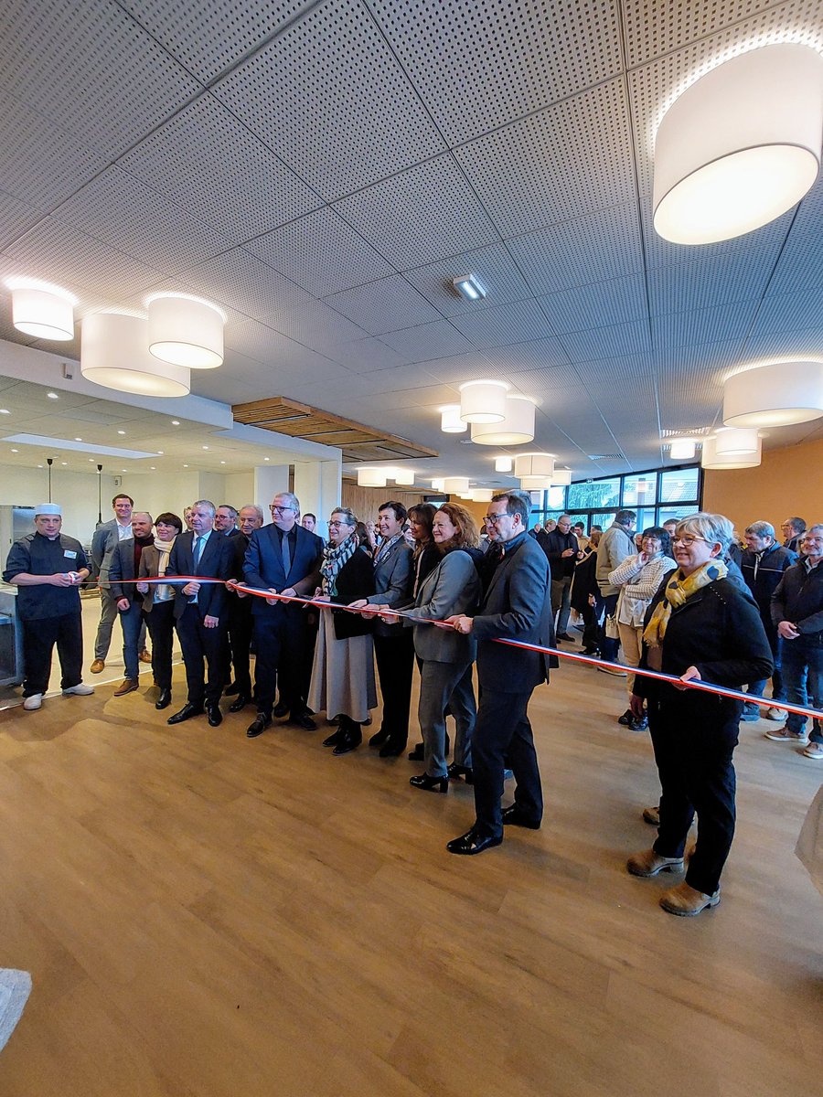 Inauguration de l'Esat du Champ Dunand ce jour avec de nombreuses personnalités qui nous ont fait l'honneur de leur présence. Merci à tous pour votre soutien et votre engagement à nos côtés sans lesquels ce beau projet inclusif n'aurait pu aboutir 👏
#Chablais #esat
