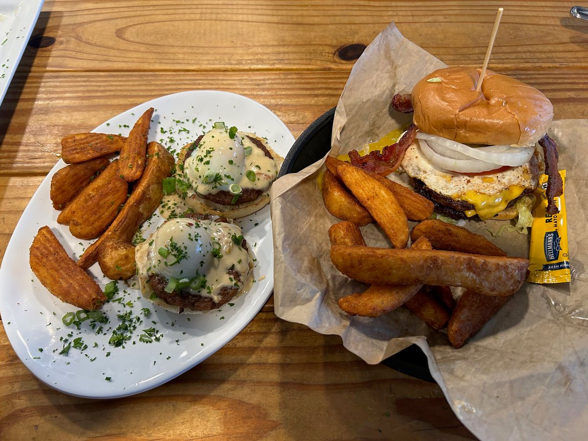 ianjmalone's tweet photo. Finally made it out to Deckhand Social down on the beach, and I've gotta say... their gameday brunch menu was pretty spectacular. The Hangover Burger with home fries was especially tasty! ๐ด๐๐ #PCeats https://t.co/LPKs4wCnOj
