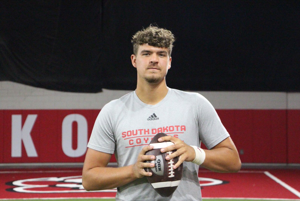 HappyHourwithJG's tweet photo. TODAY! #GoYotes QB1 @boumanaidan8 joins Happy Hour's @johnkgaskins to discuss his decision to return to USD, the program-elevating 2024 season, and what to expect in 2025. Expect it by/around 4pm here > https://t.co/UcNKBwjziq https://t.co/UjwlsABd7h