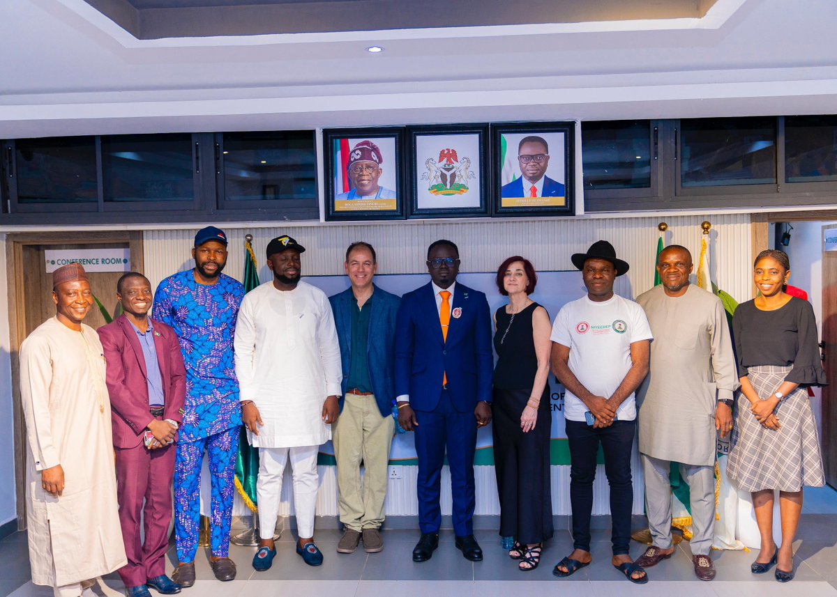 fmydNG's tweet photo. FG Sets to Unveil Youth Farmers Enrollment Portal As Youth Minister Receives NIYEEDEP Delegation.

Minister for Youth Development, Comrade Ayodele Olawande, received a delegation today from the Nigerian Youth Economic Engagement and De-Radicalisation… (1/11) https://t.co/imxcweRrSj