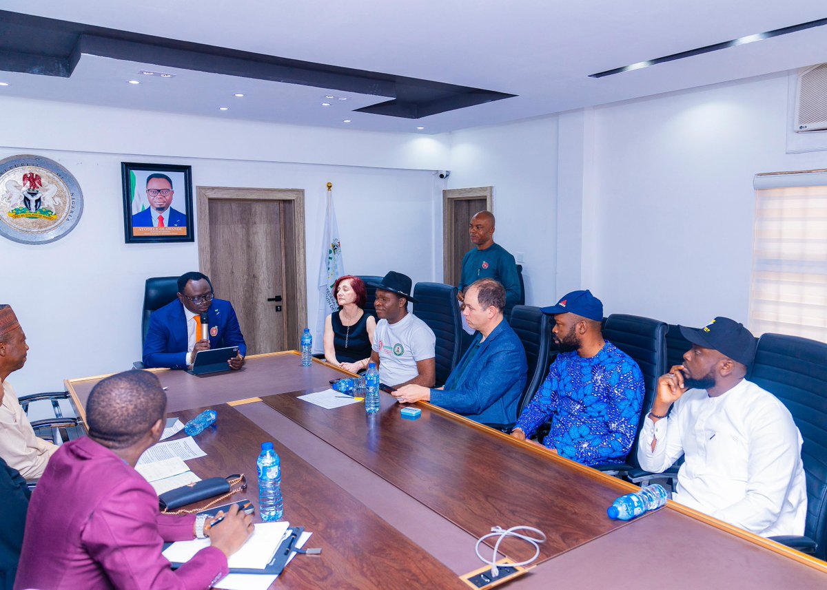 fmydNG's tweet photo. FG Sets to Unveil Youth Farmers Enrollment Portal As Youth Minister Receives NIYEEDEP Delegation.

Minister for Youth Development, Comrade Ayodele Olawande, received a delegation today from the Nigerian Youth Economic Engagement and De-Radicalisation… (1/11) https://t.co/imxcweRrSj