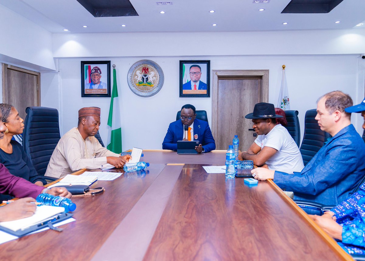 fmydNG's tweet photo. FG Sets to Unveil Youth Farmers Enrollment Portal As Youth Minister Receives NIYEEDEP Delegation.

Minister for Youth Development, Comrade Ayodele Olawande, received a delegation today from the Nigerian Youth Economic Engagement and De-Radicalisation… (1/11) https://t.co/imxcweRrSj