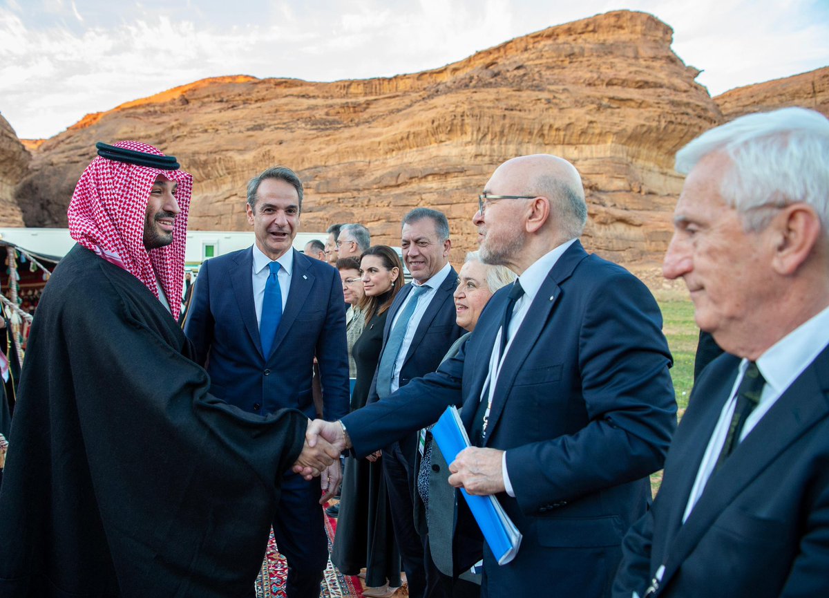 Badermasaker's tweet photo. سمو #ولي_العهد يستقبل في المخيم الشتوي في #العلا دولة رئيس الوزراء في الجمهورية الهيلينية "اليونان".
#رئيس_وزراء_اليونان_في_العلا https://t.co/o6WPFReGLa