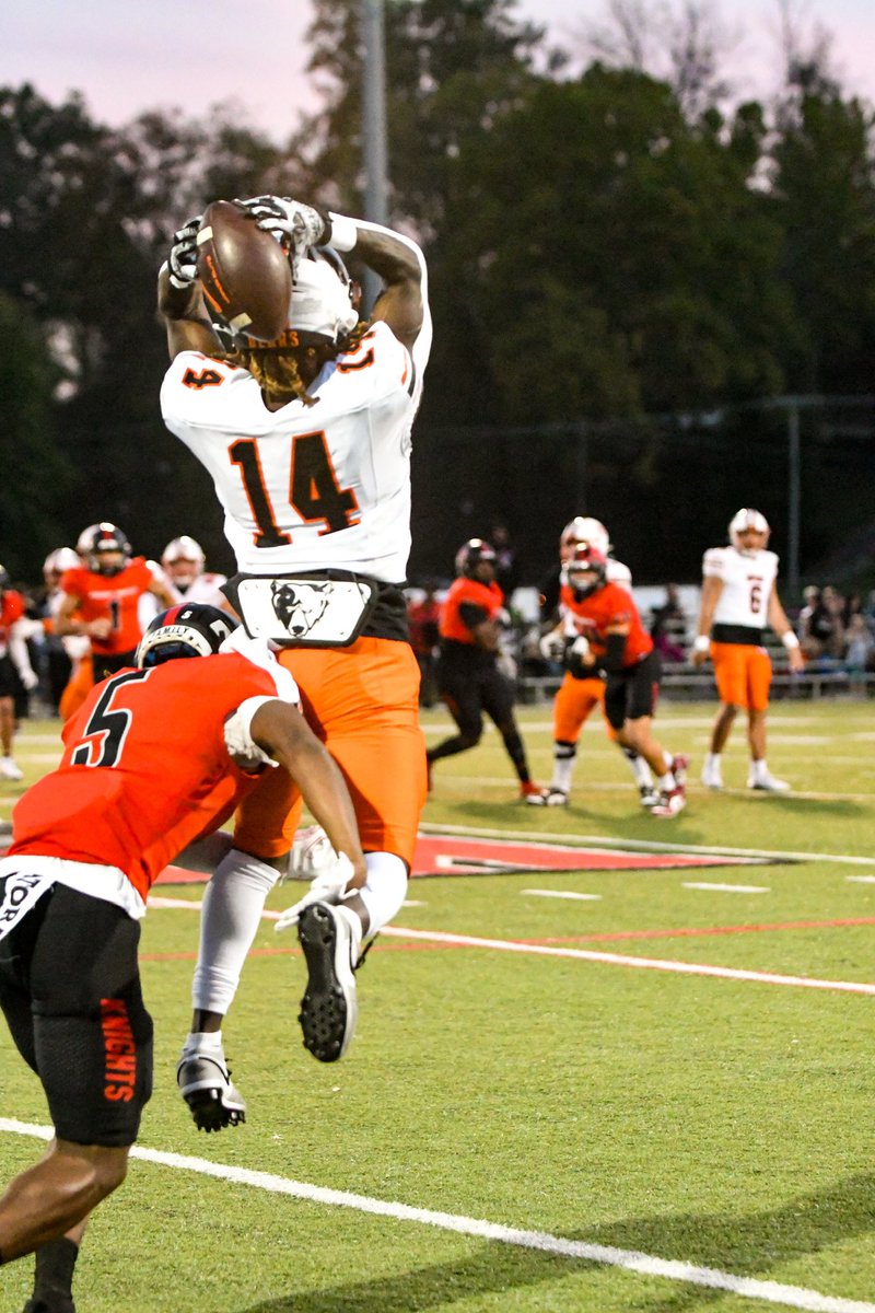 5’11 185💫
Wingspan: 77 inches 
40: 4.5
Hand Size: 8.75 
Single Arm: 32
Standing Vertical: 32
Looking for a home next fall

🎥 youtu.be/pMeThmj0sck?si…

(330) 367-9290

royal13.jre@gmail.com