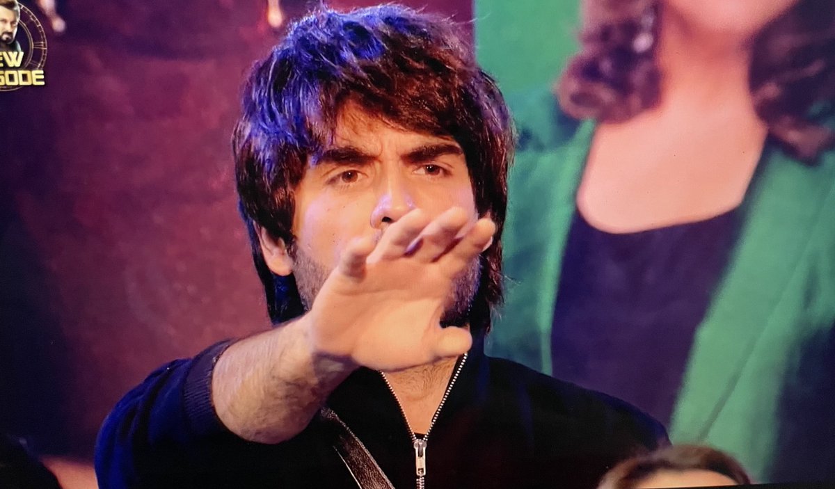 beingrachit_'s tweet photo. omggggg

media: nouran came n said KARAN IS NOT UR ENEMY! ppl backstabbing u r Avinash eisha! STILL u sucked up to Avi Eisha n remained SHIT wt KV 🔥🔥👏🏻

LIAR Vivian said: no no nouran said Karan is ur enemy

LOSER THROWS HIS OWN WIFE UNDER THE BUS YUCKKK

#KaranveerMehra https://t.co/dg47iGUT7u