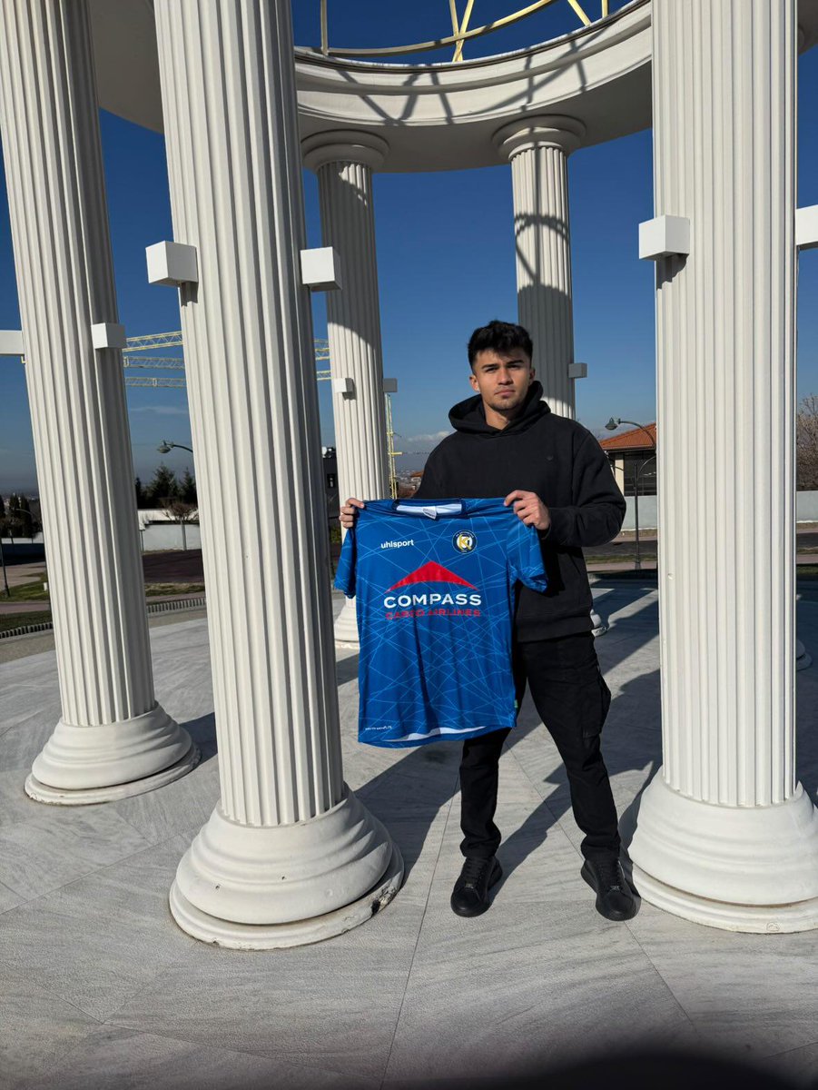 OFICIAL: El lateral derecho Adrián Cova fue presentado como nuevo jugador del Krumovgrad de la Primera División de Bulgaria.

Su último equipo fue Felgueiras de la Segunda División de Portugal.