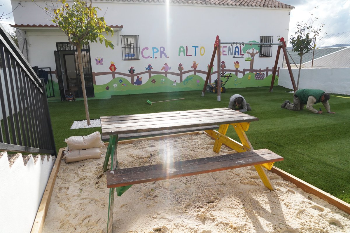AltoGenal's tweet photo. El Ayuntamiento de @Cartajima se encuentra a punto de finalizar el proyecto de acondicionamiento y mejora de las instalaciones del #colegio  Público #rural  #AltoGenal del municipio.
#serranaideRonda #ValledelGenal #ninos https://t.co/RIUqrPPGfH