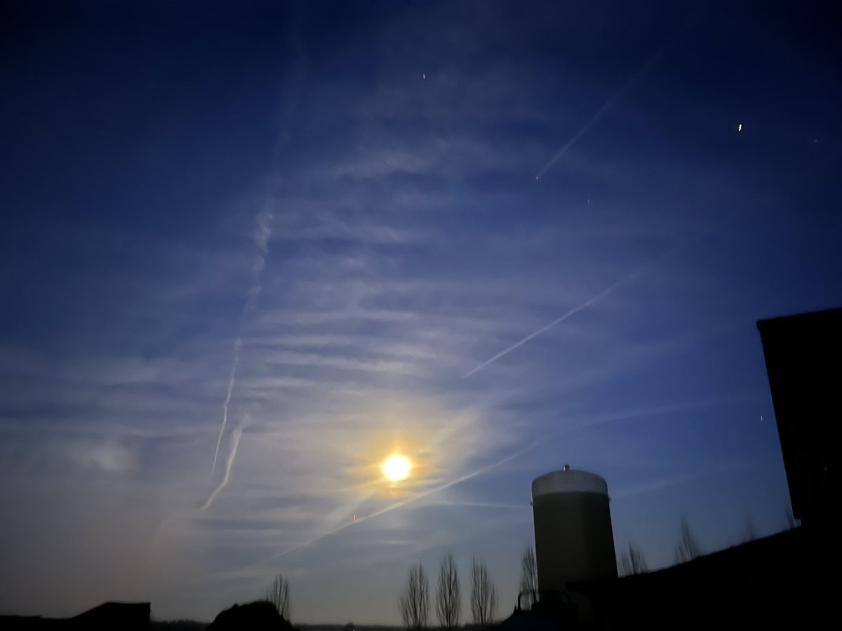 Geoffrey_DW27's tweet photo. Une nuit d’agnelage ??? https://t.co/tEIaj5Msbn