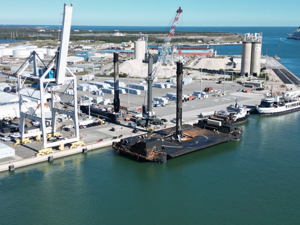 Busy day at Port Canaveral yesterday. Not 1, not 2, but 3 boosters! And record holder B1067 waiting for an offload from JRTI! ⁦<a href="/SpaceX/">SpaceX</a>⁩